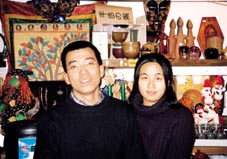大家都叫他庄仔,1969年出生在台湾云林县,从小钟爱电影,属鸡
