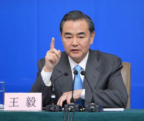 2014年3月8日,外交部部长王毅在"两会"新闻发布会上回答记者问题 图