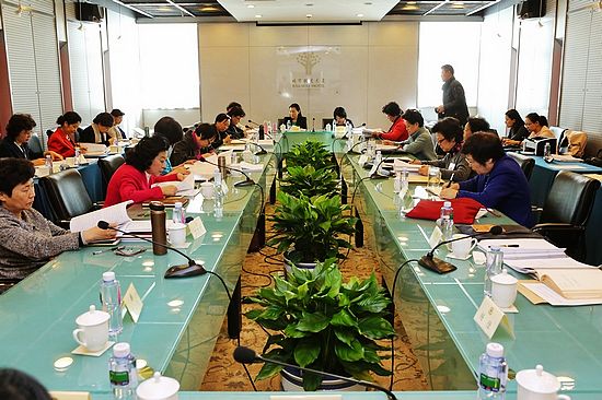 中华全国妇女联合会女委员讨论政府工作报告
