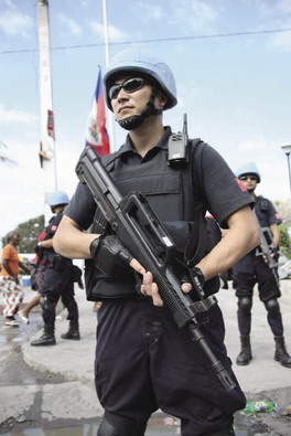海地的中国维和警察在行动