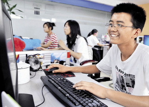今日中国-- 网络让教育平民化