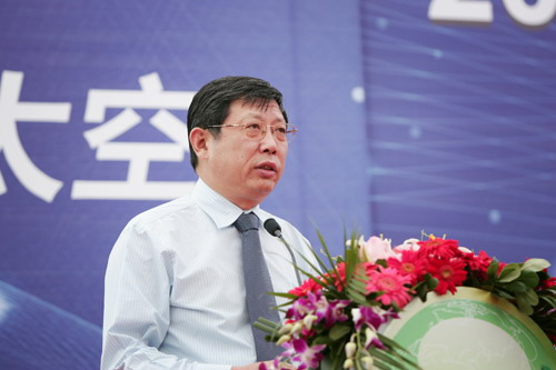 上海市委常委、常务副市长、上海世博会执委会常务副主任杨雄致辞