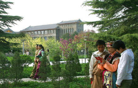 西藏民族学院:致力于西藏社会发展和历史进步
