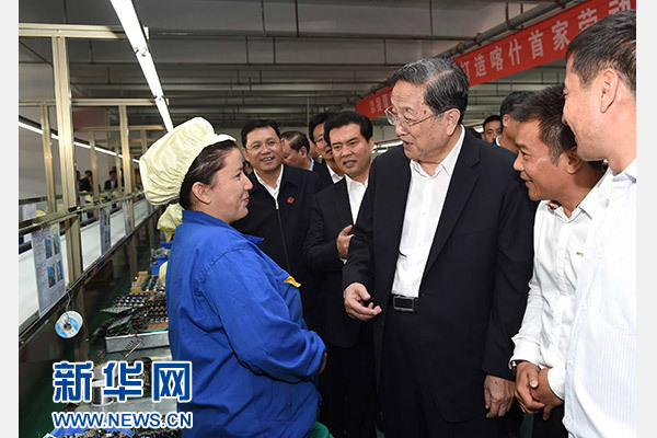 喀什人口各族比例_喀什各族千人追悼先烈(2)