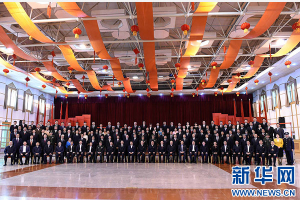 喀什人口各族比例_喀什各族千人追悼先烈(2)