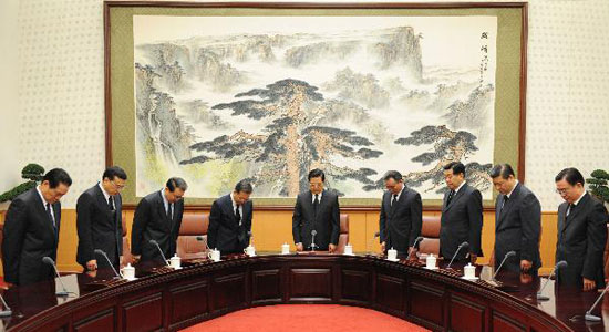 Hu pays silent tribute to quake victims