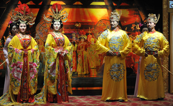 The emperor's clones at the Shaanxi Pavilion