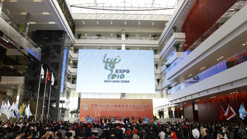 L'Exposition universelle de Shanghai a ouvert officiellement ses portes au public samedi matin.