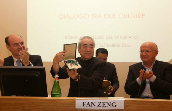 Le chinois Fan Zeng fait commandeur de l&apos;ordre du Mérite de la République italienne