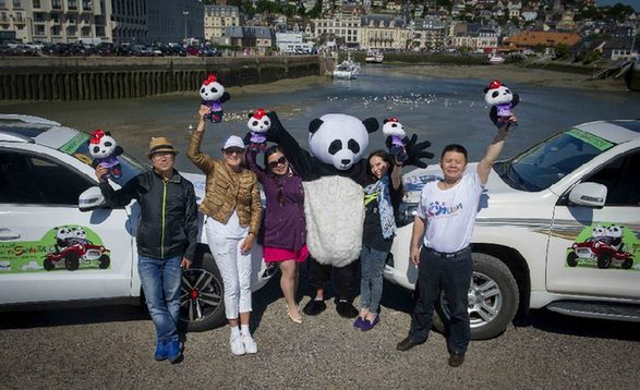 Paris : 12 citoyens européens partent à la rencontre des pandas du Sichuan