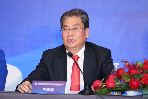 胶州市委副书记,市长毕维准介绍胶州及上合示范区规划建设情况.