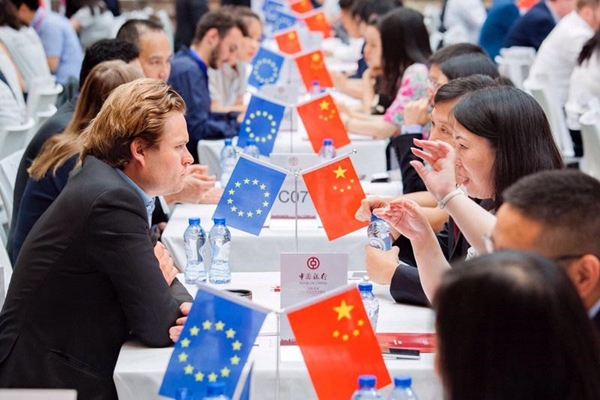 2020年  月  日,中欧领导人共同宣布如期完成《中欧投资协定》谈判.