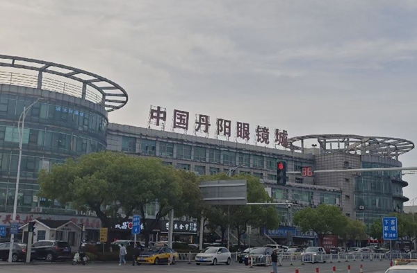 “小眼镜”撬动“大产业”：丹阳的致富密码